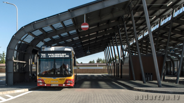 24 tys. zł. za sprzątanie pomieszczeń poczekalni i toalet w budynku Parkuj i Jedź  